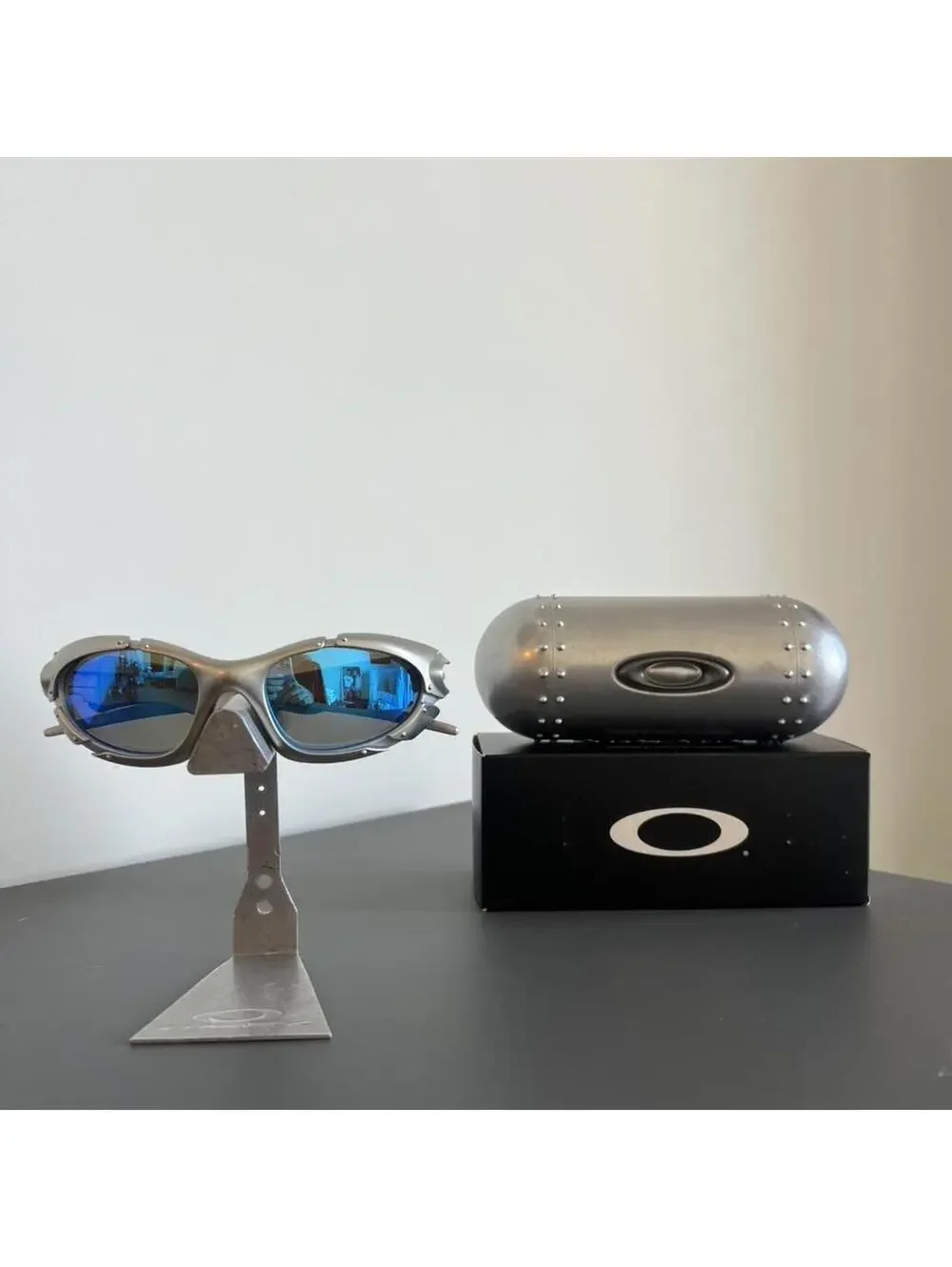 Oakley Men's Silver and Black Sunglass